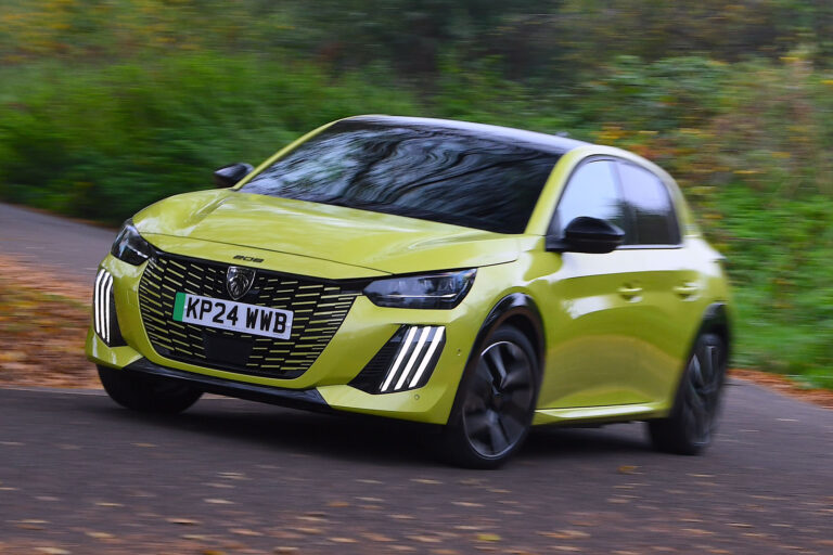 peugeot e208 front cornering