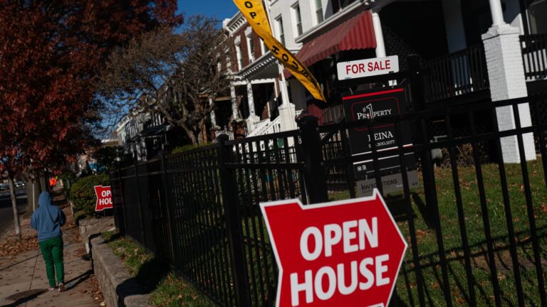 108115531 1741879259943 gettyimages 1791433708 US HOMES SALES