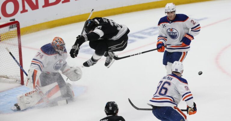 urlhttps3A2F2Fcalifornia times brightspot.s3.amazonaws.com2F3c2Ff02Fab3389364686809c59f14465ce242F1502983 sp 0421 kings oilers rcg 3767