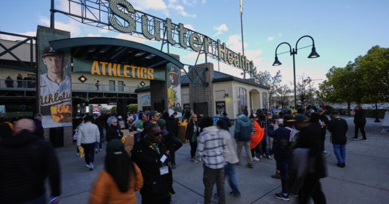 urlhttps3A2F2Fcalifornia times brightspot.s3.amazonaws.com2F582F4e2Fba59b5a943a3bd997ec772a5623f2Fcubs athletics baseball 09565