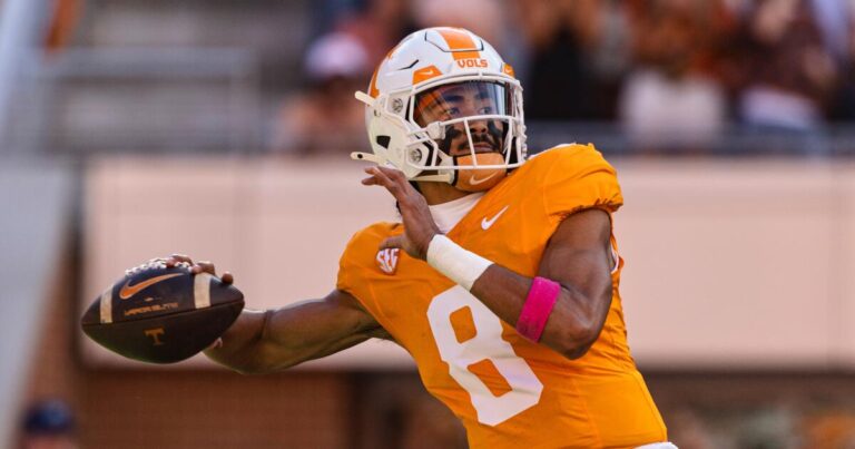 urlhttps3A2F2Fcalifornia times brightspot.s3.amazonaws.com2F772F492F2657f6984c22b4bcc9306b19a9d62Ftennessee iamaleava football 65146
