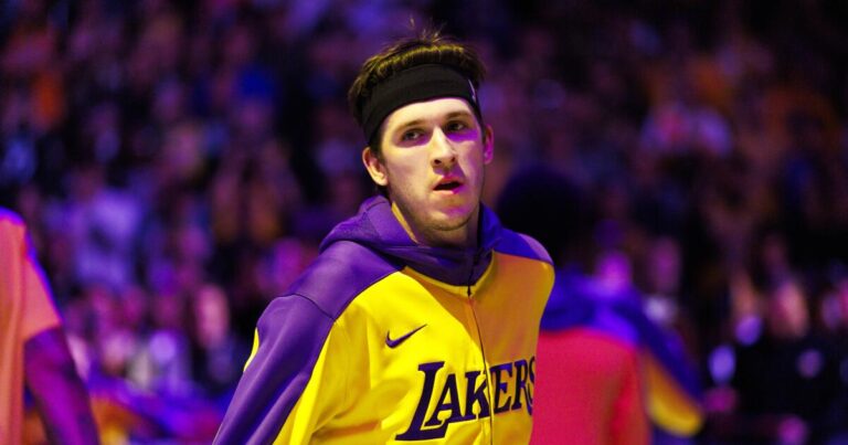 urlhttps3A2F2Fcalifornia times brightspot.s3.amazonaws.com2F932F2f2F3f7caabc4fe69143fe877c06e8b62F250331 040 rockets at lakers