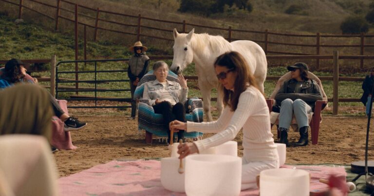 urlhttps3A2F2Fcalifornia times brightspot.s3.amazonaws.com2F952F0f2Fc67b9231494e8ccbf81b20e53be52F1497916 wk horse sound bath 10a