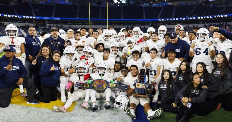 urlhttps3A2F2Fcalifornia times brightspot.s3.amazonaws.com2Fa72F252F9b460c46434a8fd219019a36f7ab2F1480251 sp east la high school football classic23 rt