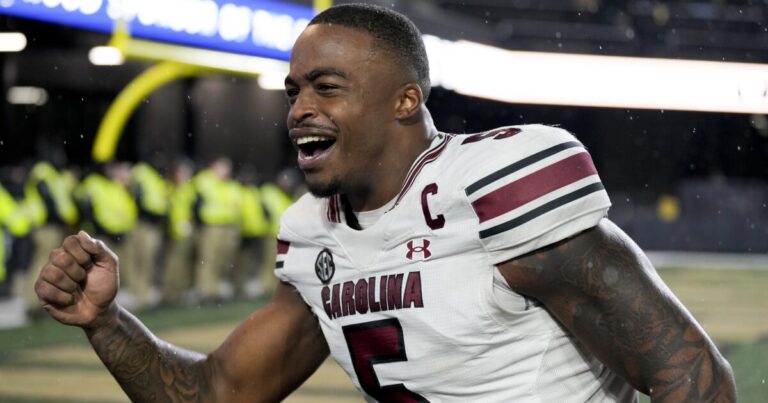 urlhttps3A2F2Fcalifornia times brightspot.s3.amazonaws.com2Fc32F892F76087bb14adf9c526cda531b59f72Fsouth carolina vanderbilt football 60095