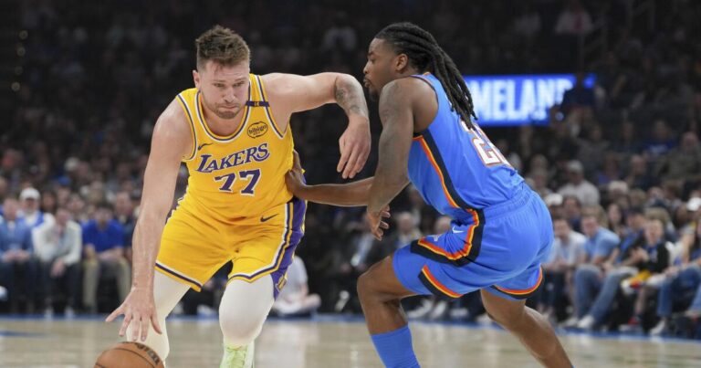urlhttps3A2F2Fcalifornia times brightspot.s3.amazonaws.com2Fc32Fab2F83e3dab94699848a0d82330f2d592Flakers thunder basketball 44090