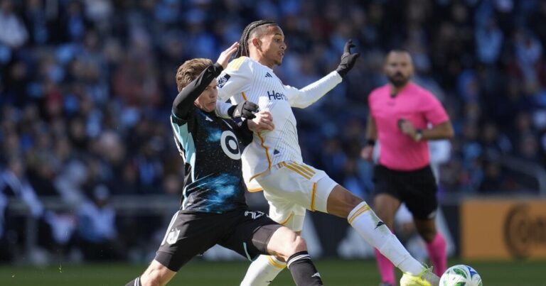 urlhttps3A2F2Fcalifornia times brightspot.s3.amazonaws.com2Fc42F3d2F83414ff749d89b38b5d1c0c7597f2Fmls la galaxy minnesota soccer 20669