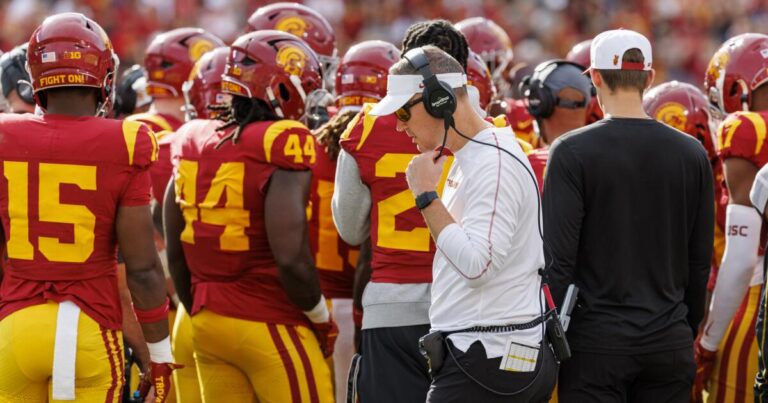 urlhttps3A2F2Fcalifornia times brightspot.s3.amazonaws.com2Fc82F3f2Fbb9db670440591a7f109eed4eb942F1484923 la sp ncaa football usc notre dame 54 gmf