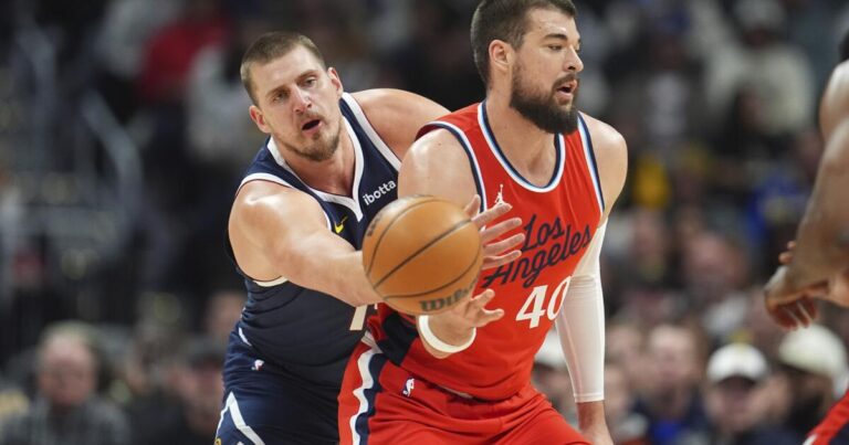 urlhttps3A2F2Fcalifornia times brightspot.s3.amazonaws.com2Fe82Fff2F01d478784899a2f9139b818d9fb22Fclippers nuggets basketball 25312